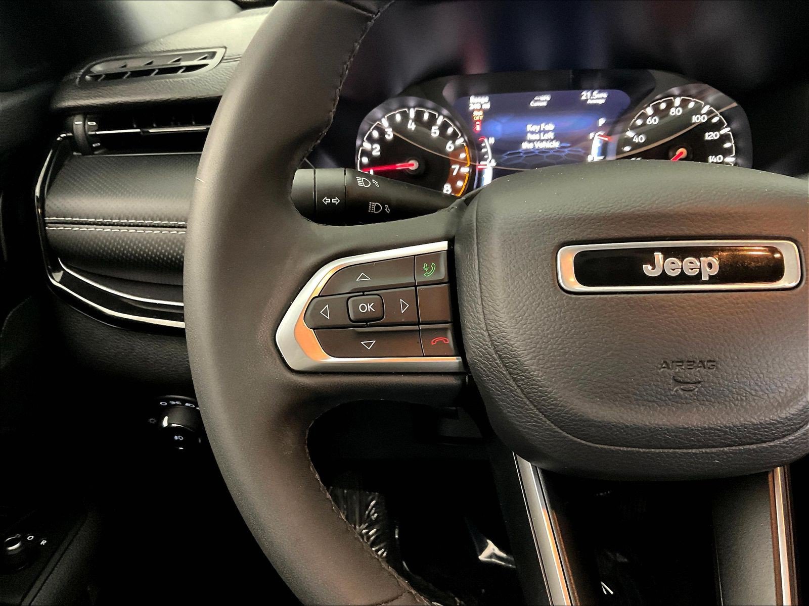 Used 2023 Jeep Compass Latitude AWD/4WD image 11