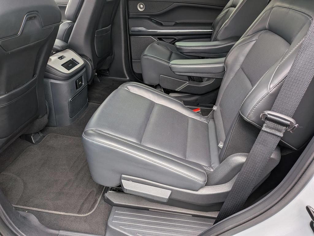 Used 2025 Lincoln Navigator Reserve AWD/4WD image 28