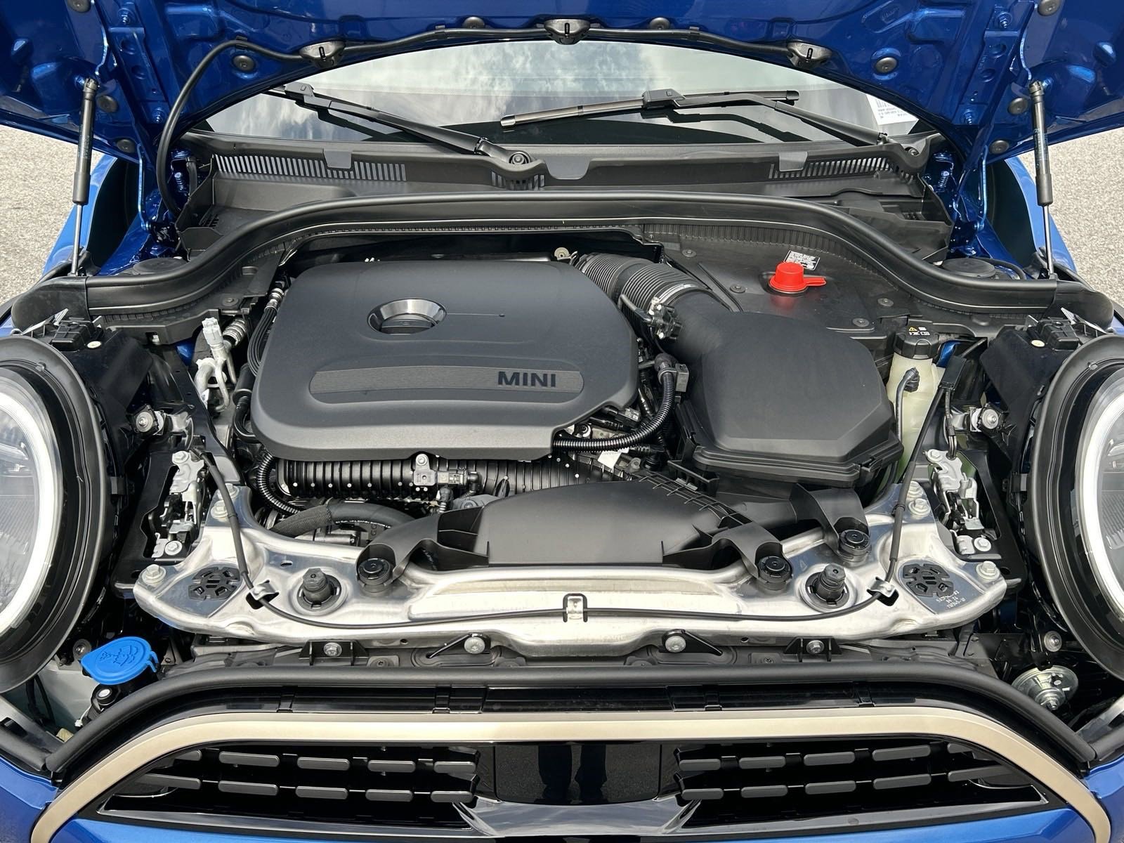 Certified 2025 MINI Cooper 2-Door Hardtop image 41