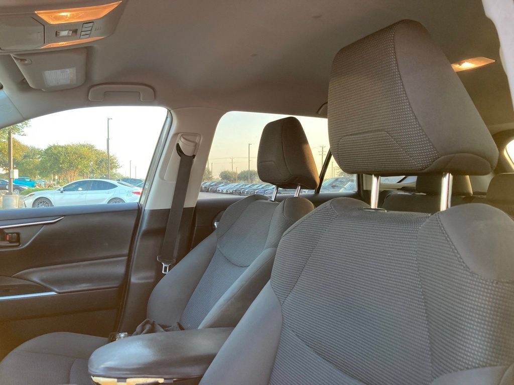 Used 2019 Toyota RAV4 LE w/ Carpet Mat Package AWD/4WD image 9