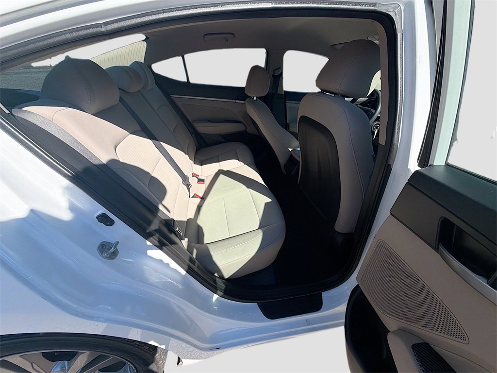 Used 2017 Hyundai Elantra SE image 28