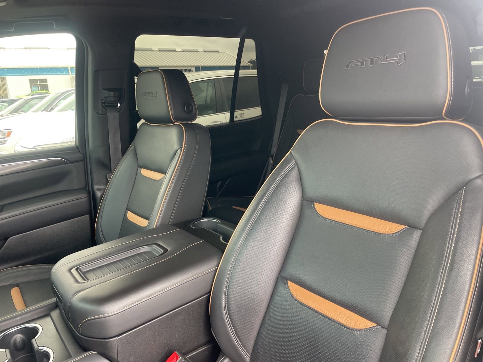 Used 2024 GMC Yukon AT4 w/ AT4 Premium Plus Package AWD/4WD image 8