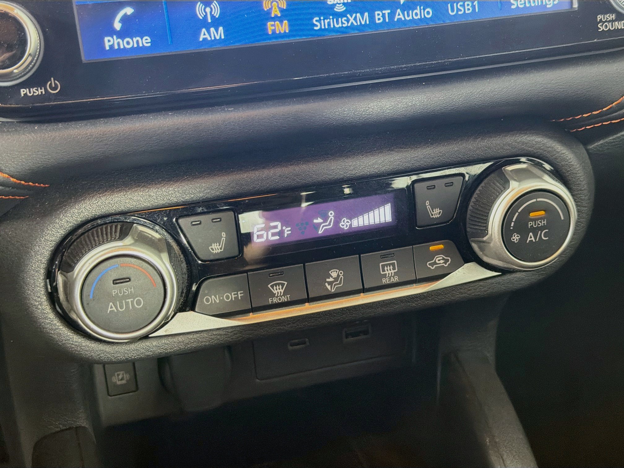 Used 2025 Nissan Versa SR FWD image 23