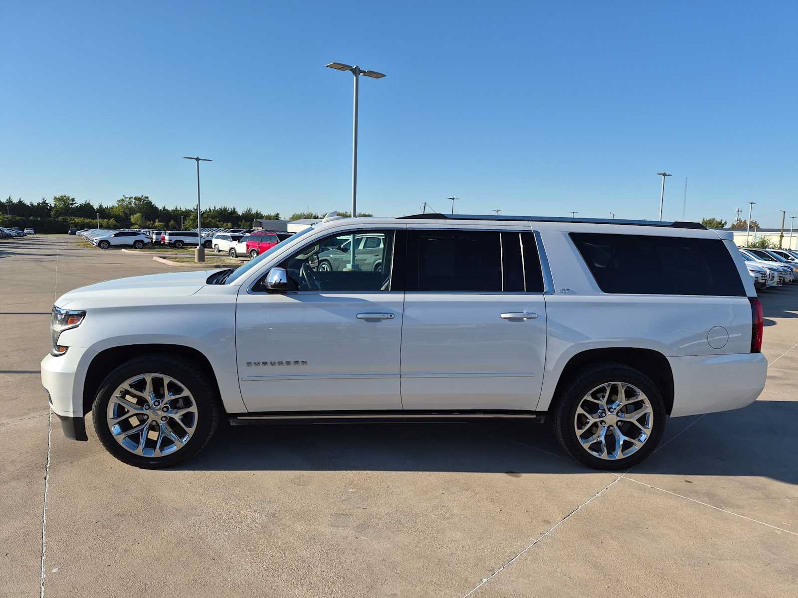 Used 2016 Chevrolet Suburban LTZ RWD image 11