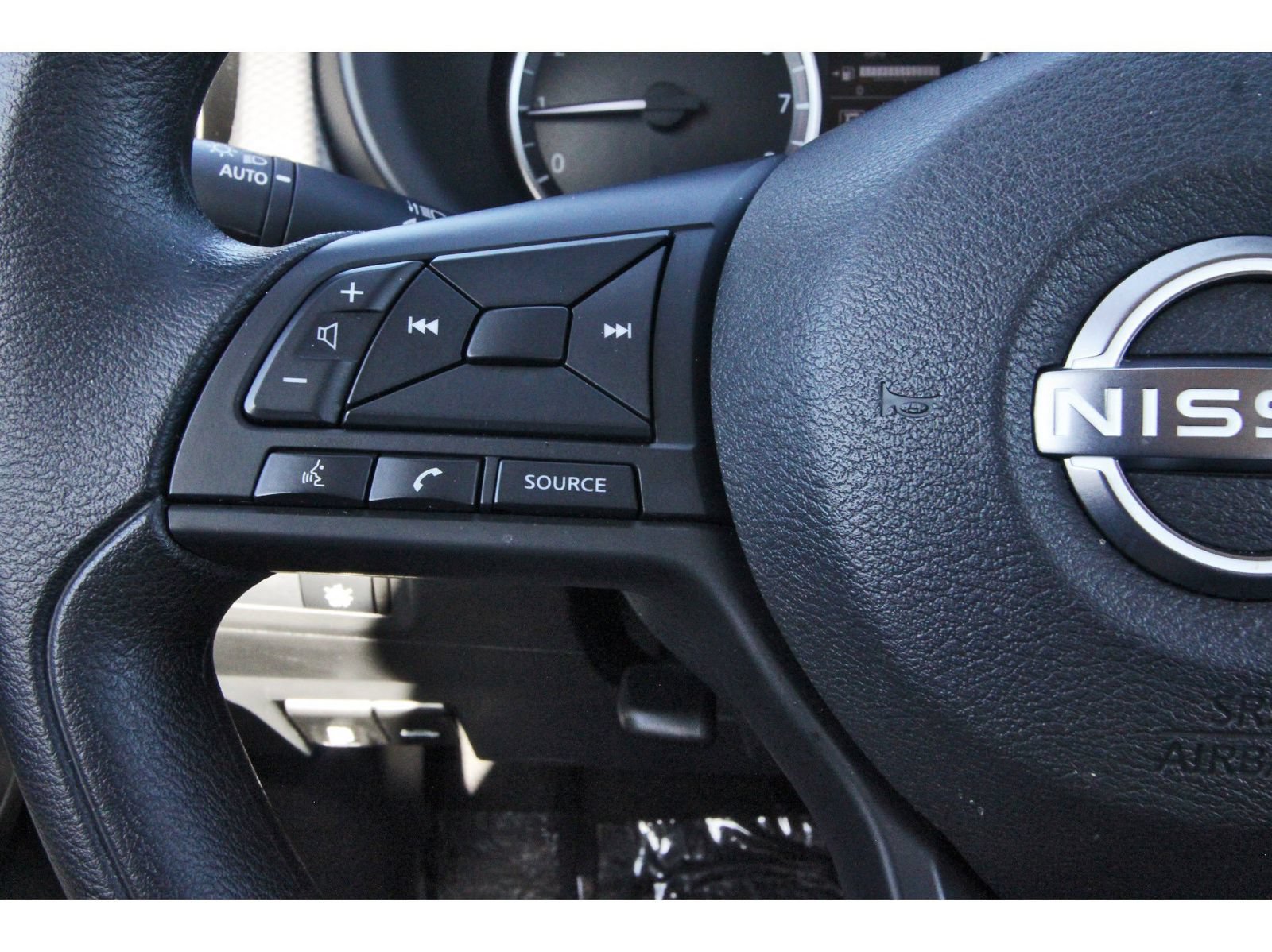 Certified 2025 Nissan Kicks Play S FWD image 19