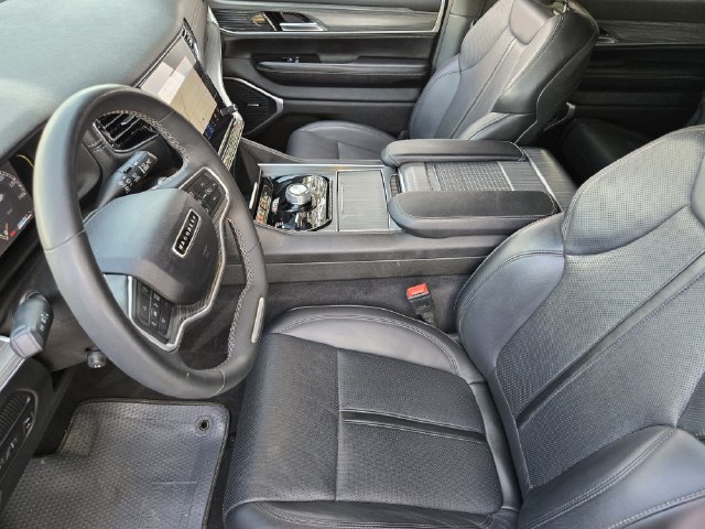 Certified 2024 Jeep Wagoneer Series II AWD/4WD image 13