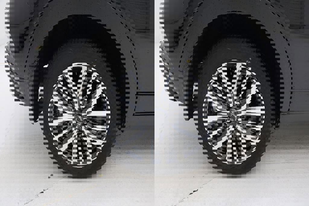 Used 2024 Nissan Kicks SV image 9