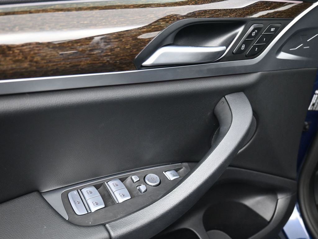 Used 2025 BMW X4 xDrive30i w/ Premium Package image 9