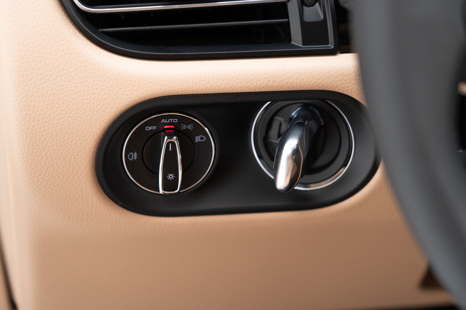 New 2025 Porsche Macan image 28