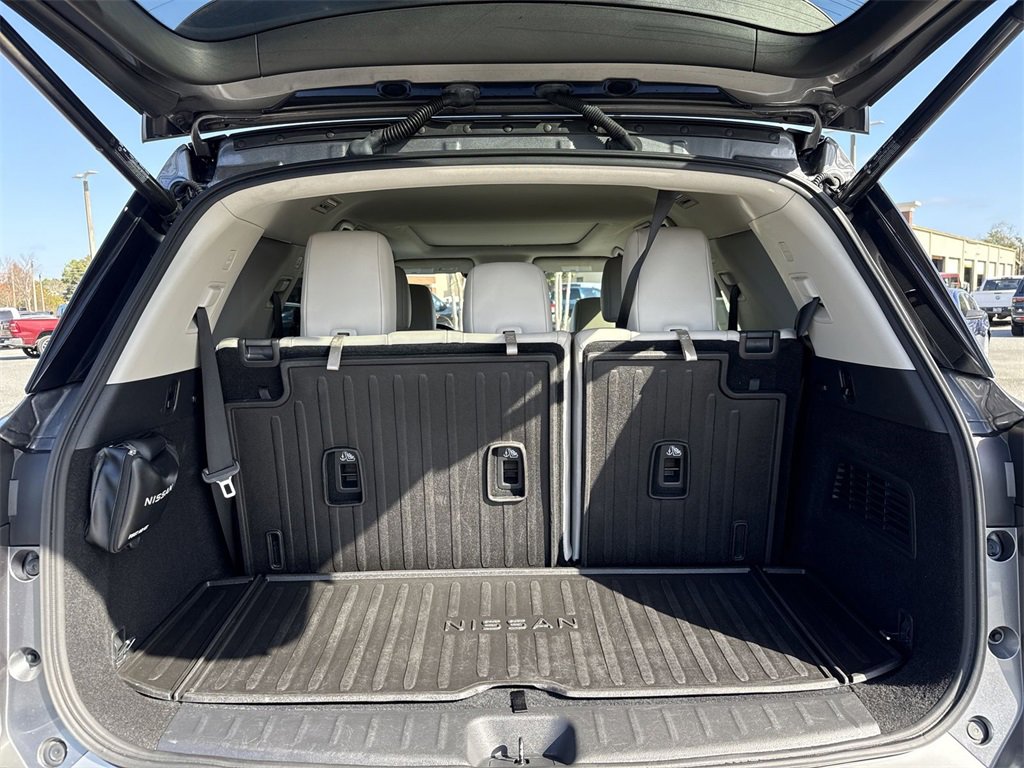 Used 2022 Nissan Pathfinder Platinum w/ Cargo Package image 22