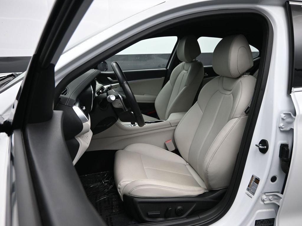 Used 2024 Genesis G70 2.5T image 25