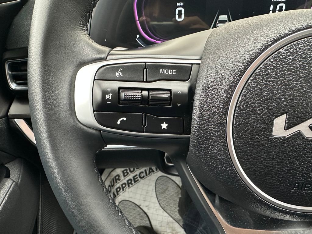 Used 2025 Kia Sportage EX image 3