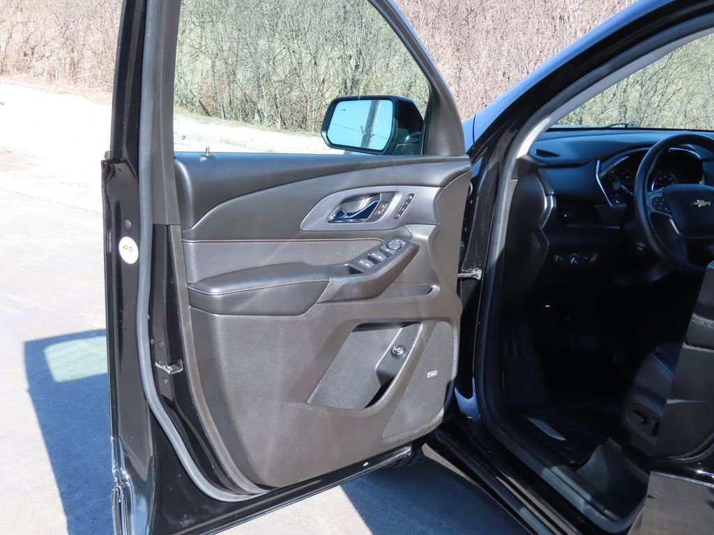 Used 2021 Chevrolet Traverse Premier w/ Redline Edition image 27
