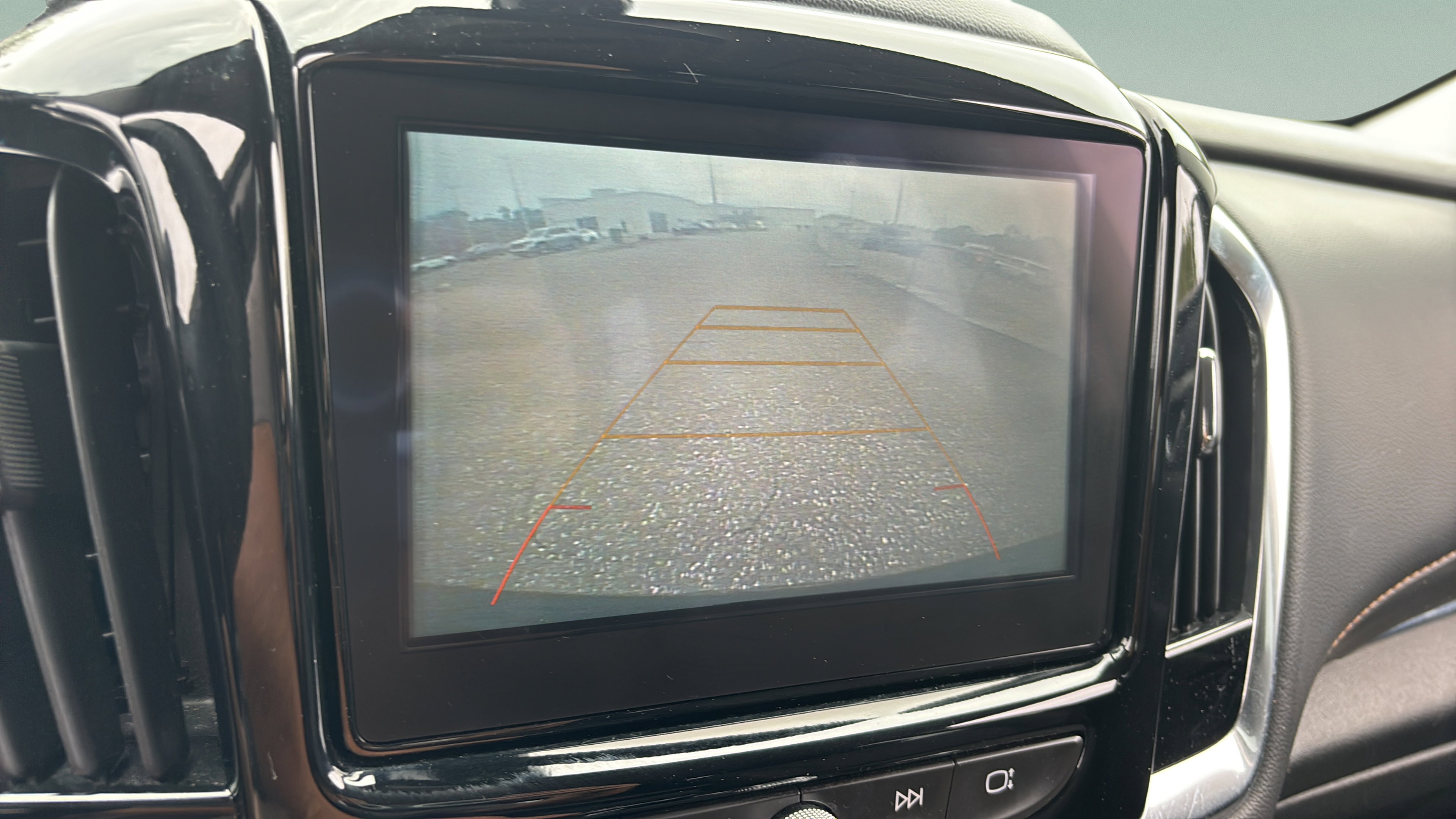 Used 2018 Chevrolet Traverse LT FWD image 21