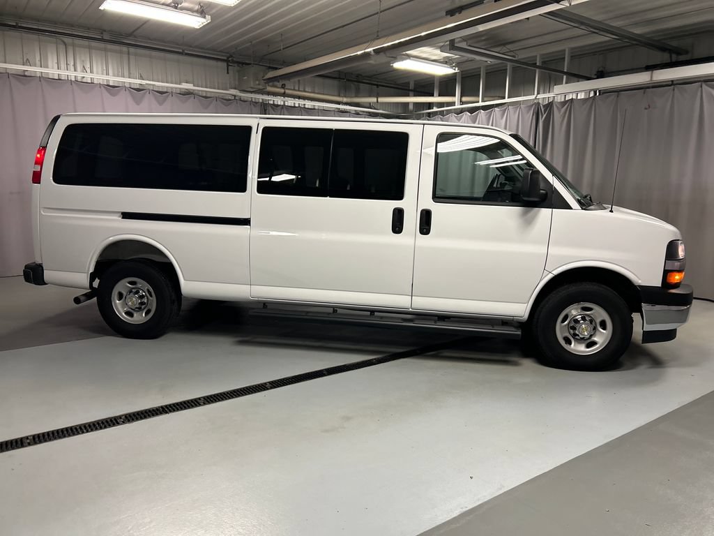 Used 2025 Chevrolet Express 3500 LT w/ LT Preferred Equipment Group RWD image 8