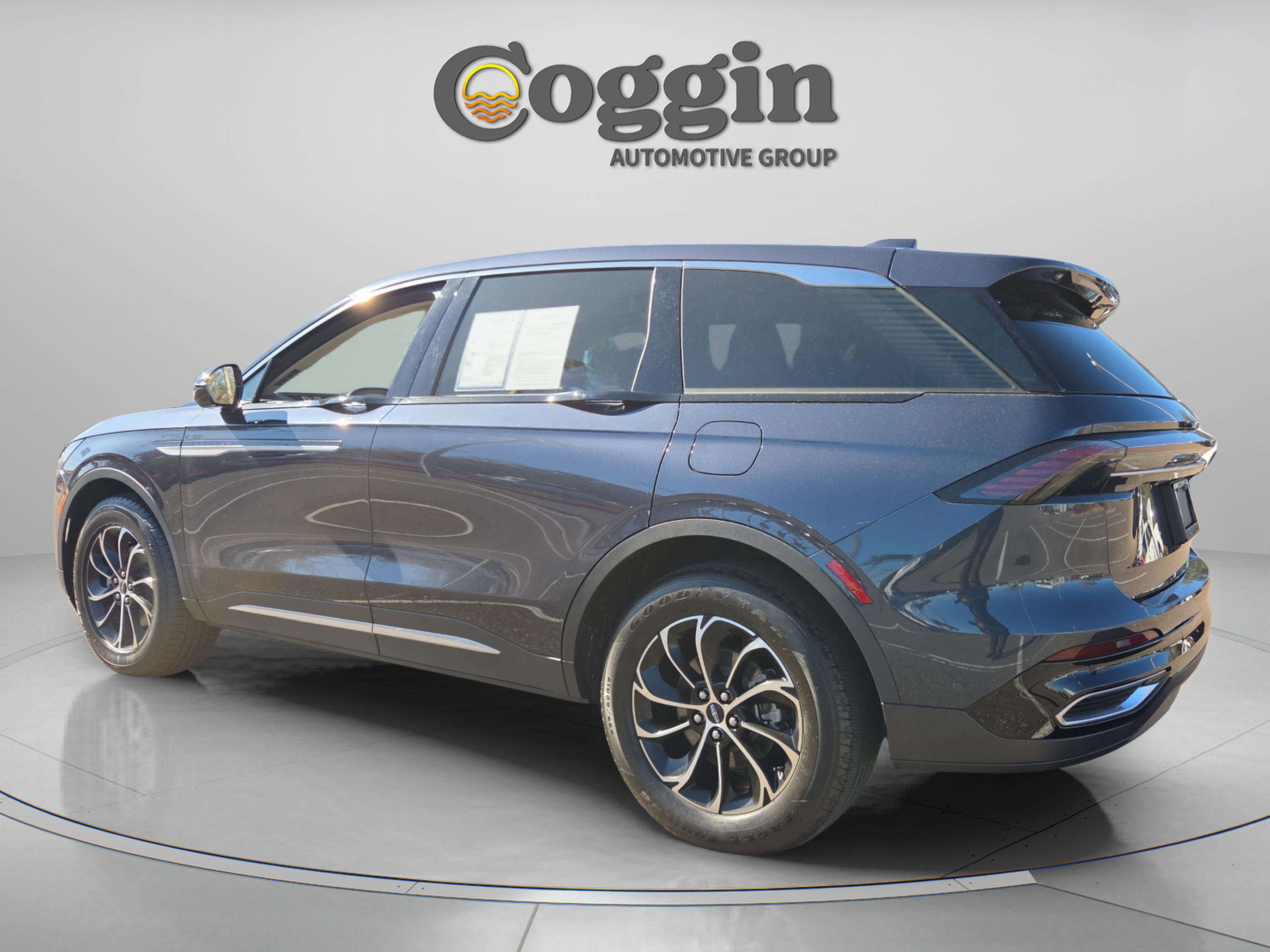 Used 2024 Lincoln Nautilus Premier w/ Equipment Group 102A image 3