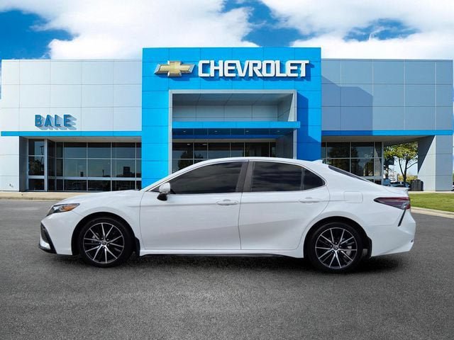 Used 2021 Toyota Camry SE w/ Convenience Package FWD image 6