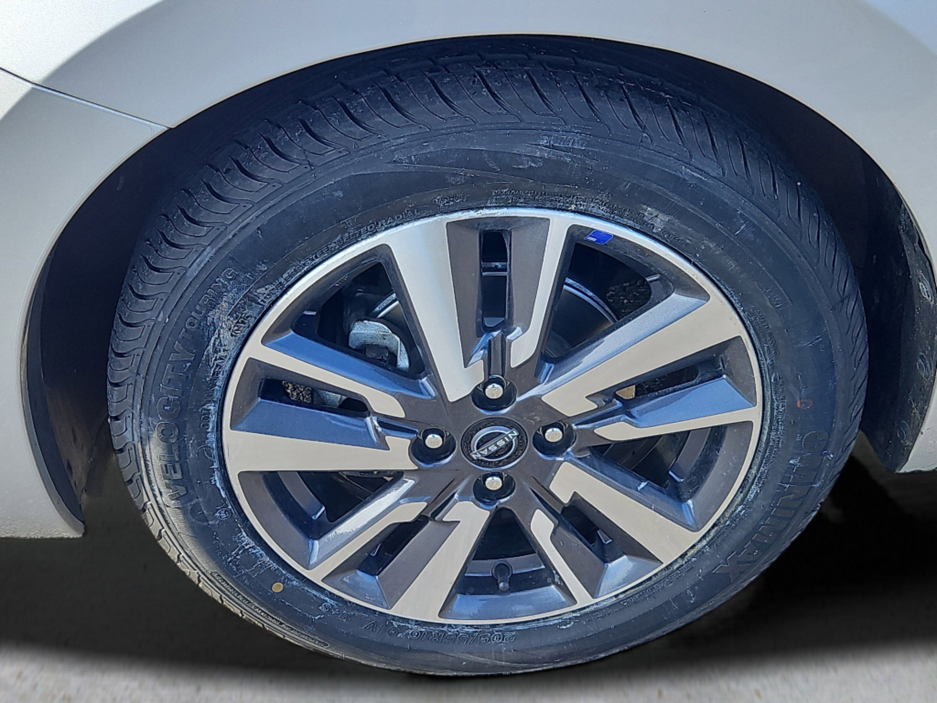 Used 2023 Nissan Versa SV image 21