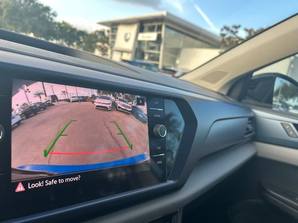 Used 2023 Volkswagen Taos SE w/ Panoramic Sunroof Package image 15