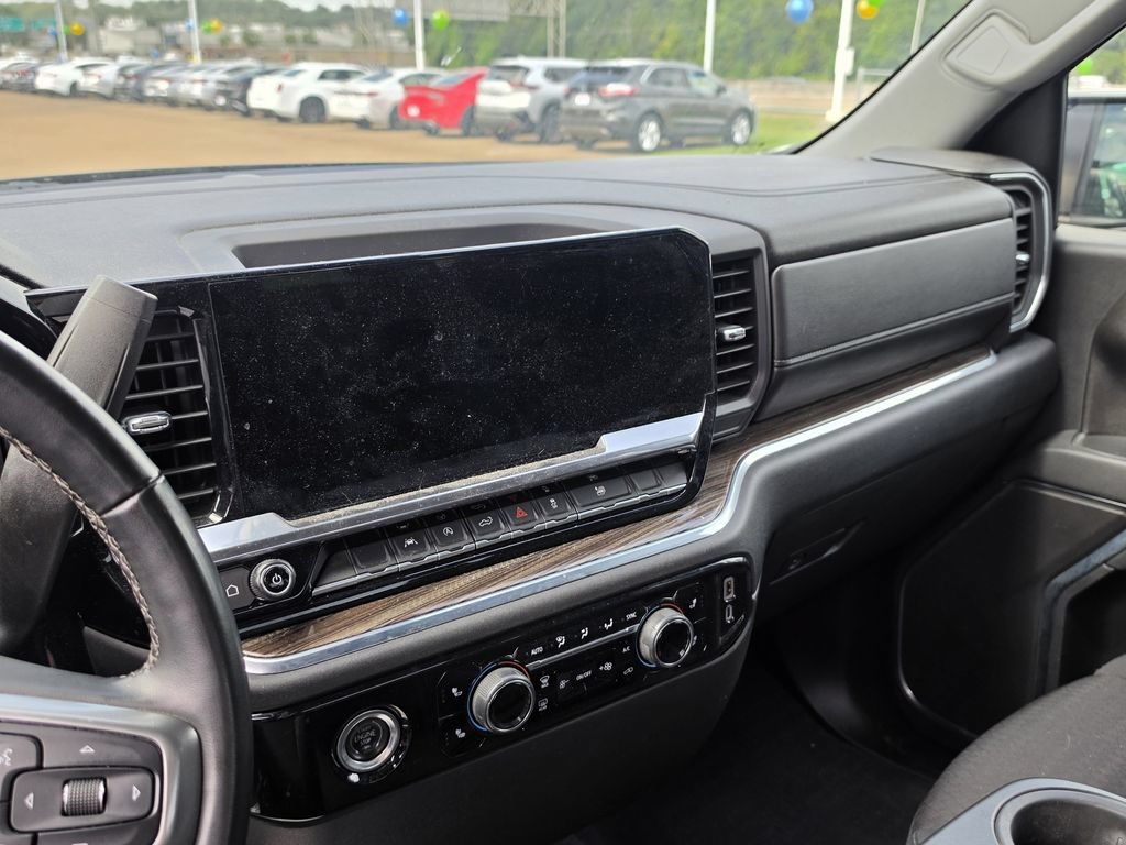 Used 2023 Chevrolet Silverado 1500 LT AWD/4WD image 11