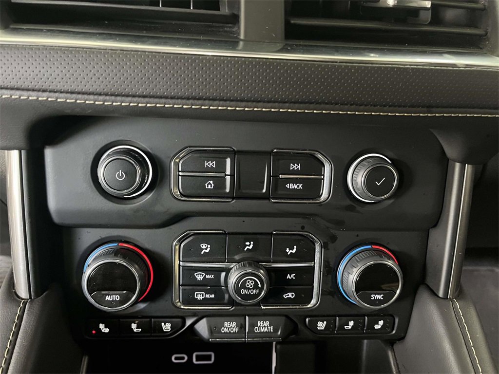 Used 2024 Chevrolet Suburban Premier image 19