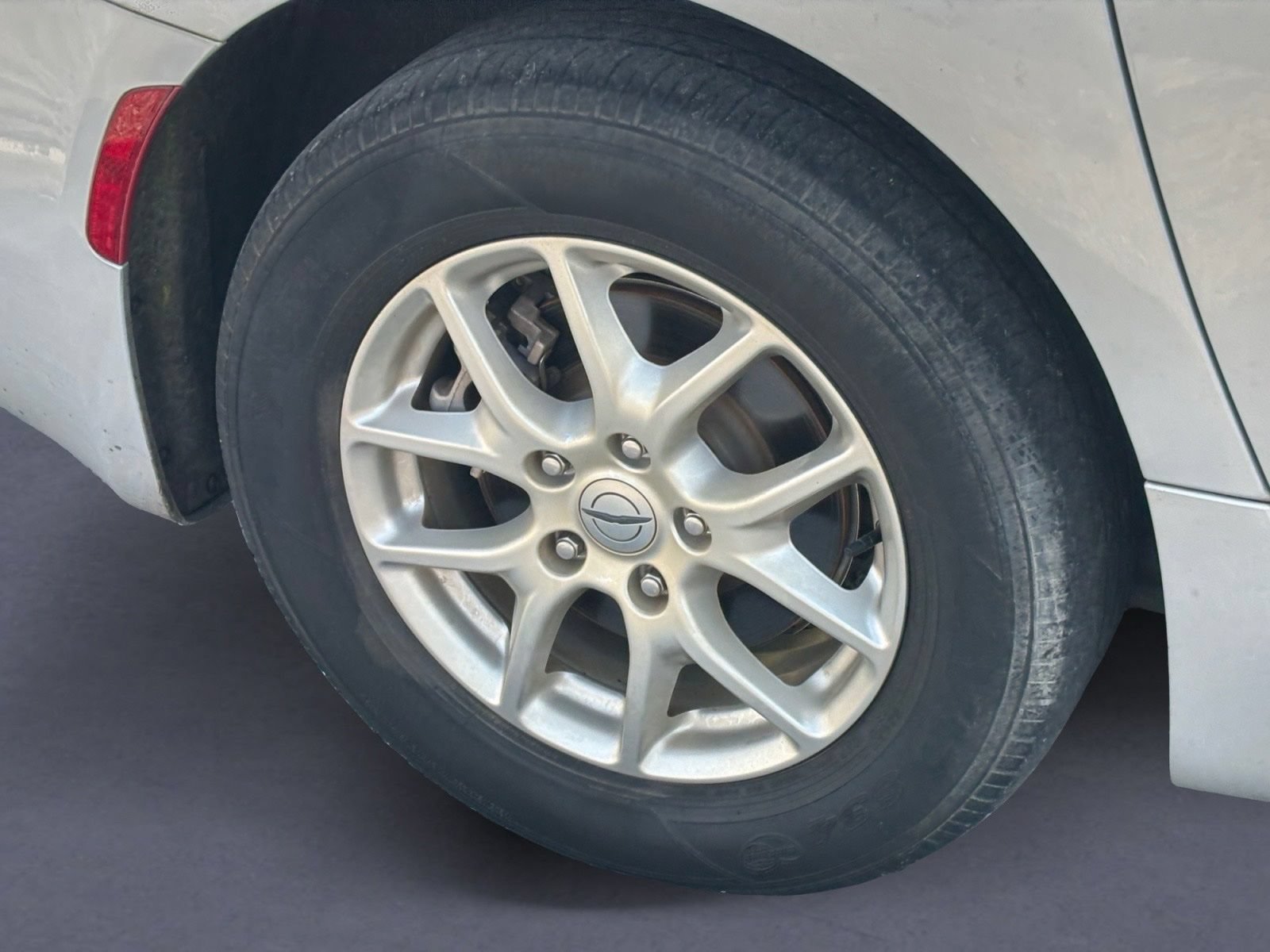 Used 2022 Chrysler Voyager LX FWD image 5