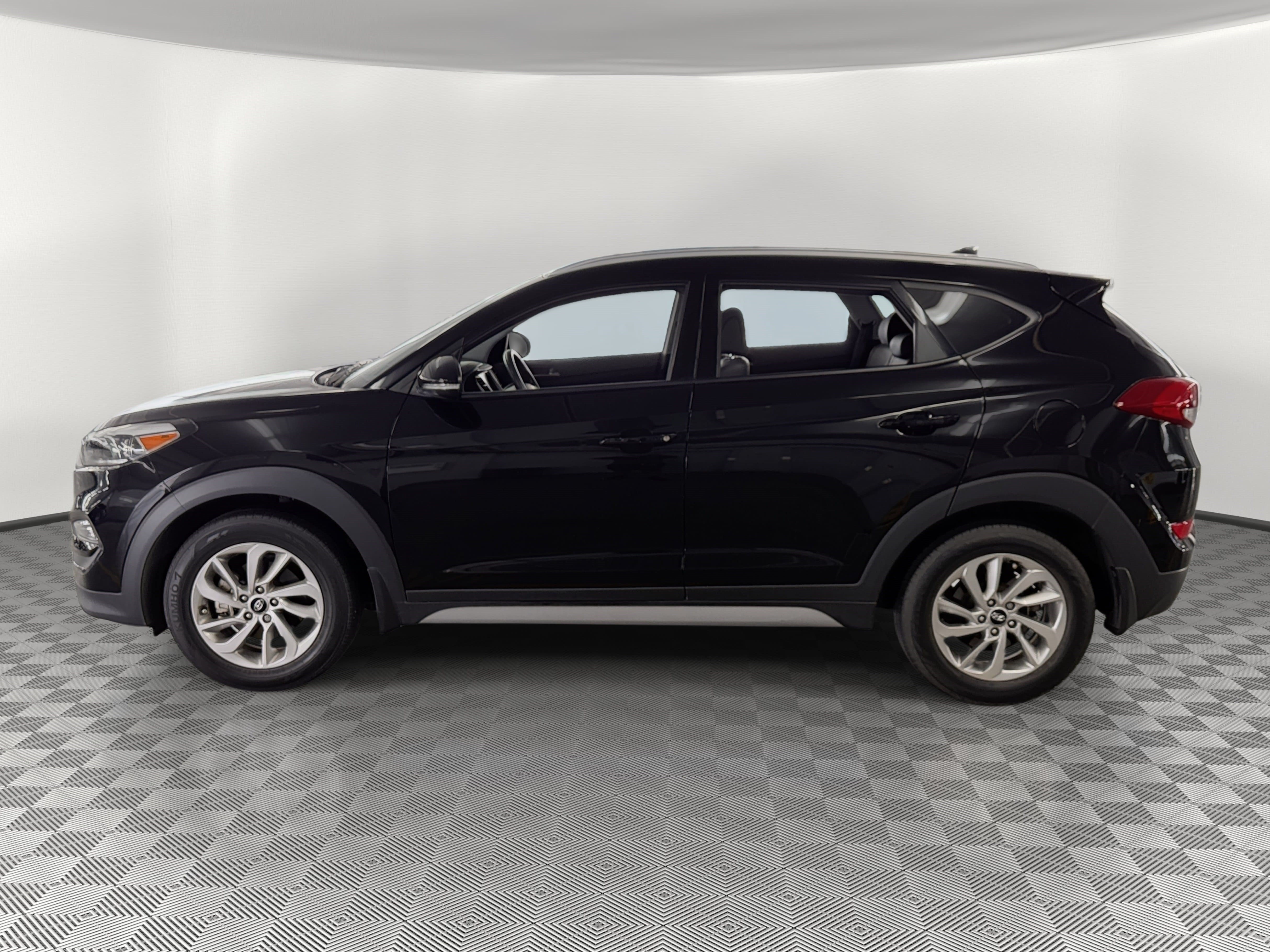 Used 2018 Hyundai Tucson SEL Plus w/ Cargo Package FWD image 2