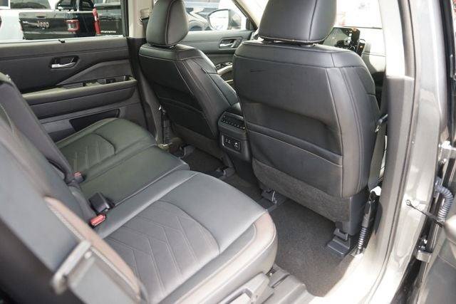 Used 2025 Nissan Pathfinder Platinum w/ Cargo Package FWD image 15