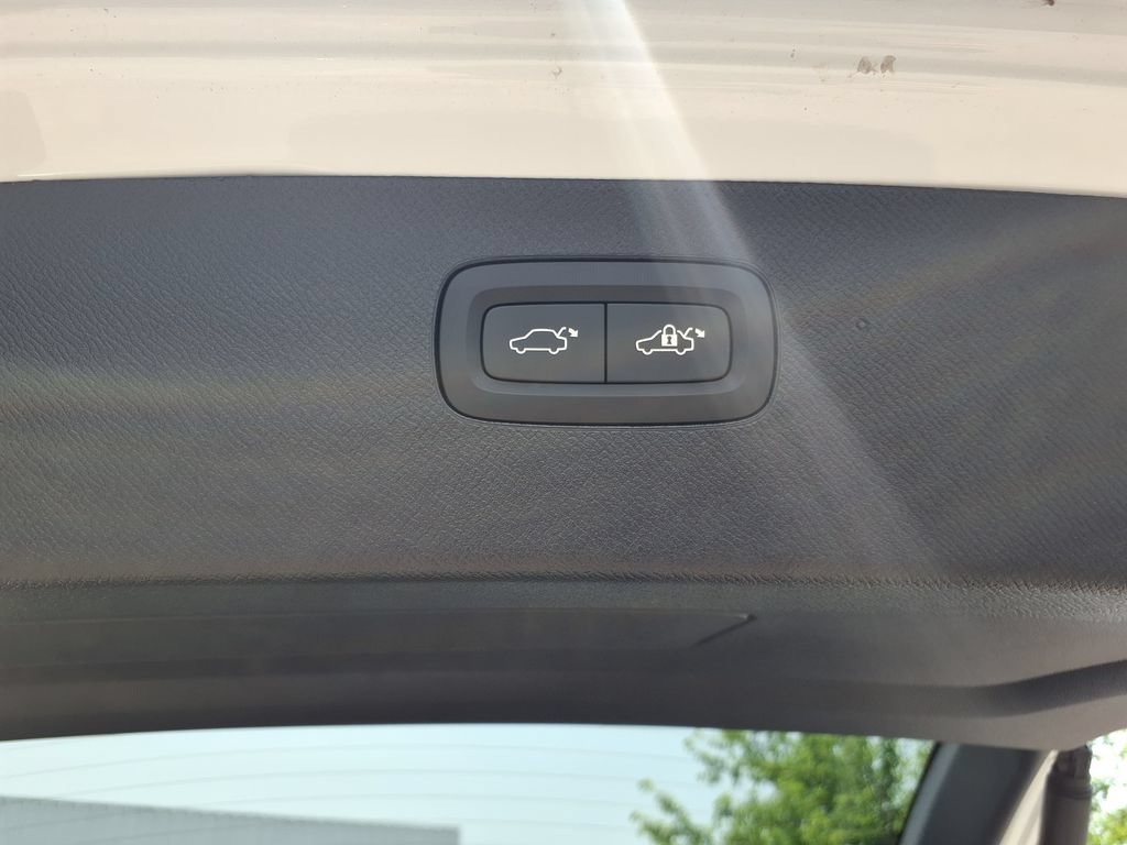 New 2026 Volvo XC90 T8 Ultra w/ Protection Package Premier AWD/4WD image 12