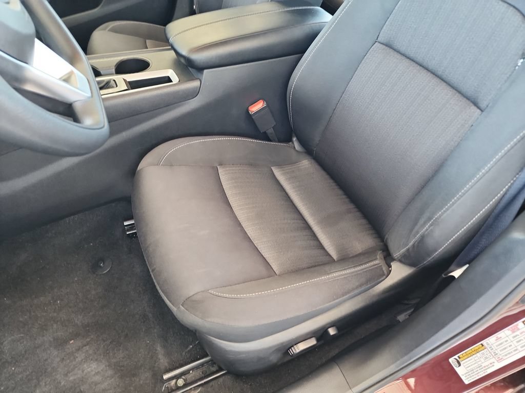 Used 2025 Nissan Altima 2.5 SV FWD image 15