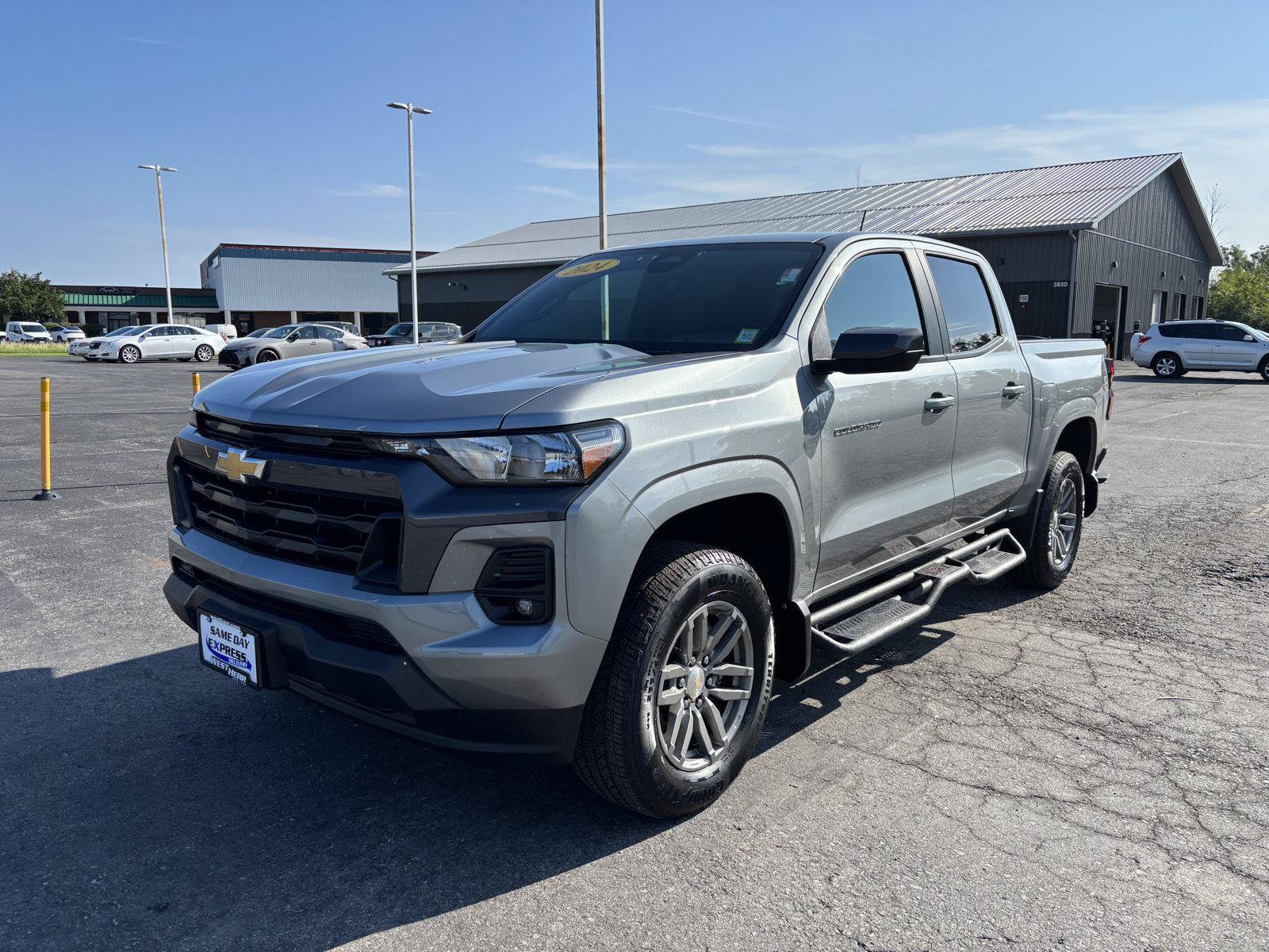 Used 2024 Chevrolet Colorado LT w/ LT Convenience Package AWD/4WD image 3