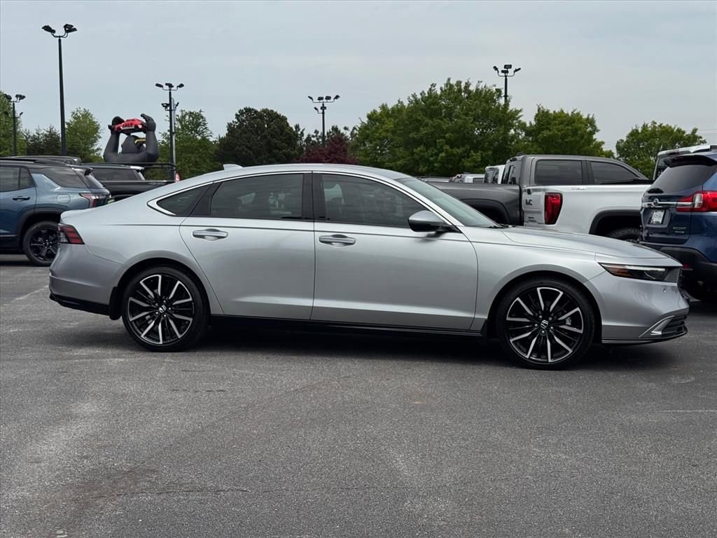 Used 2024 Honda Accord Touring image 2