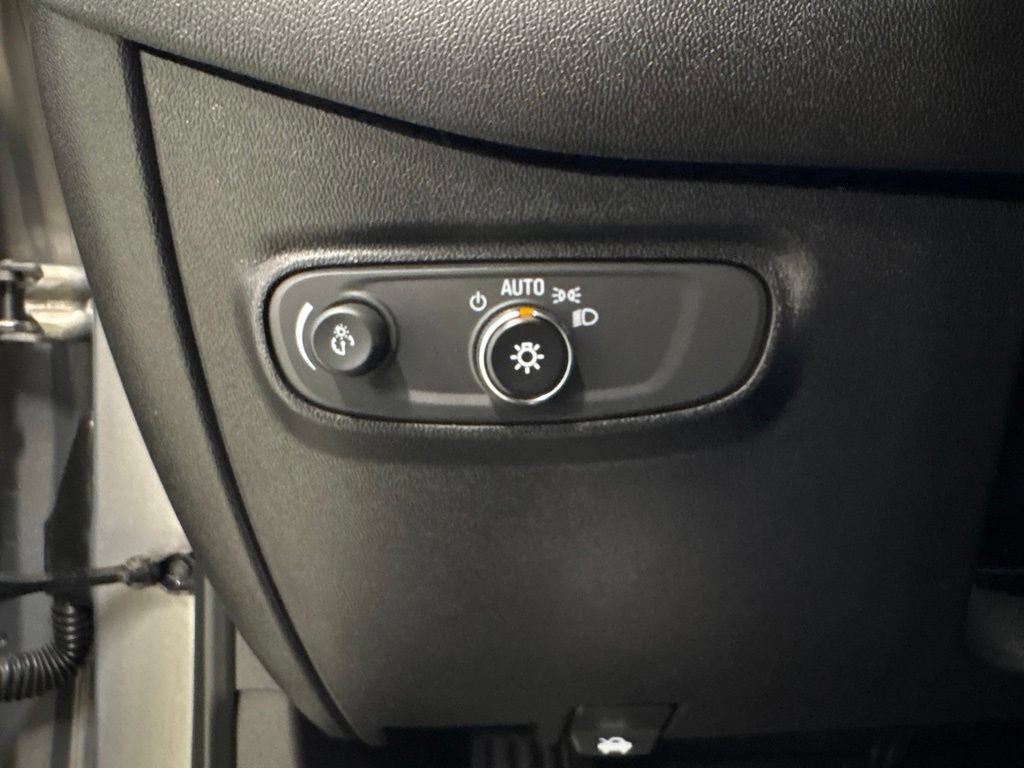 Used 2018 Chevrolet Equinox LT AWD/4WD image 25