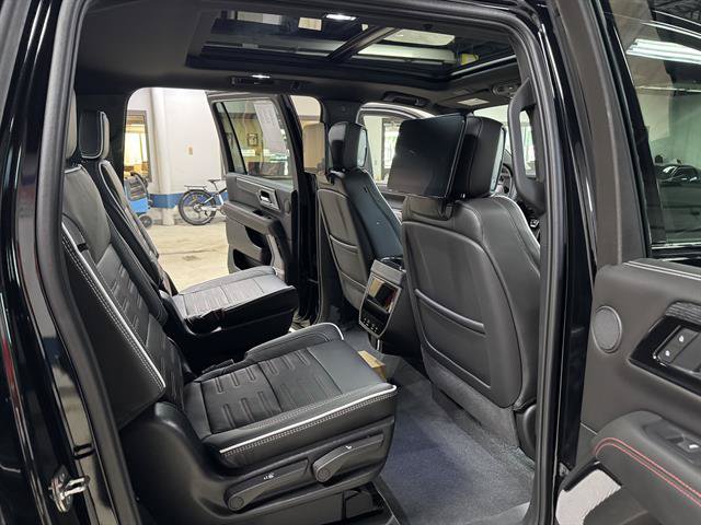 Certified 2025 GMC Yukon XL AT4 Ultimate AWD/4WD image 11