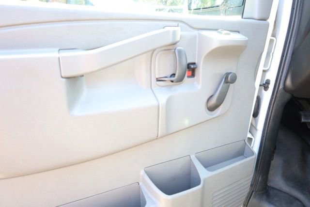 Used 2018 Chevrolet Express 2500 image 17