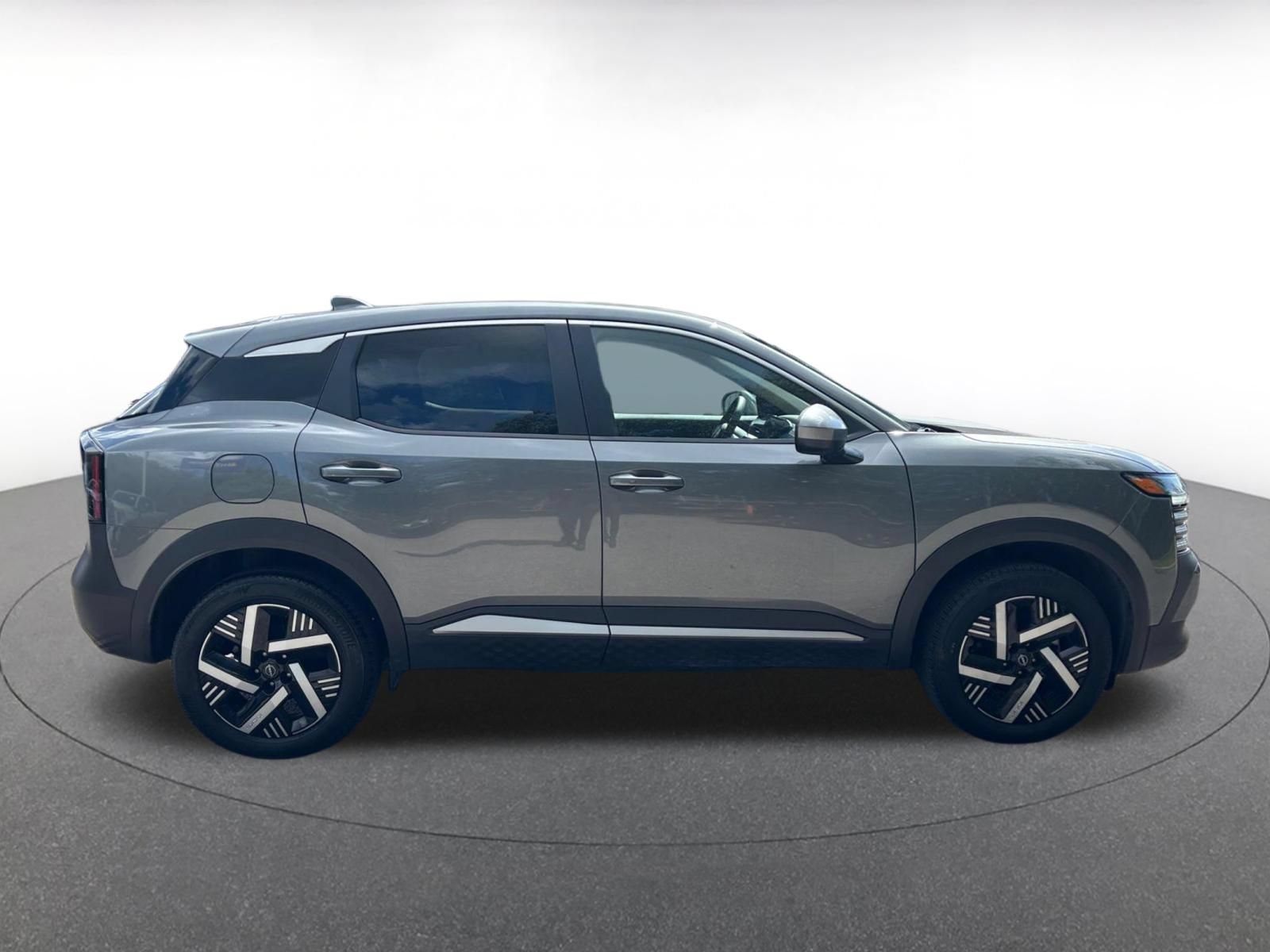 Used 2025 Nissan Kicks SV FWD image 15