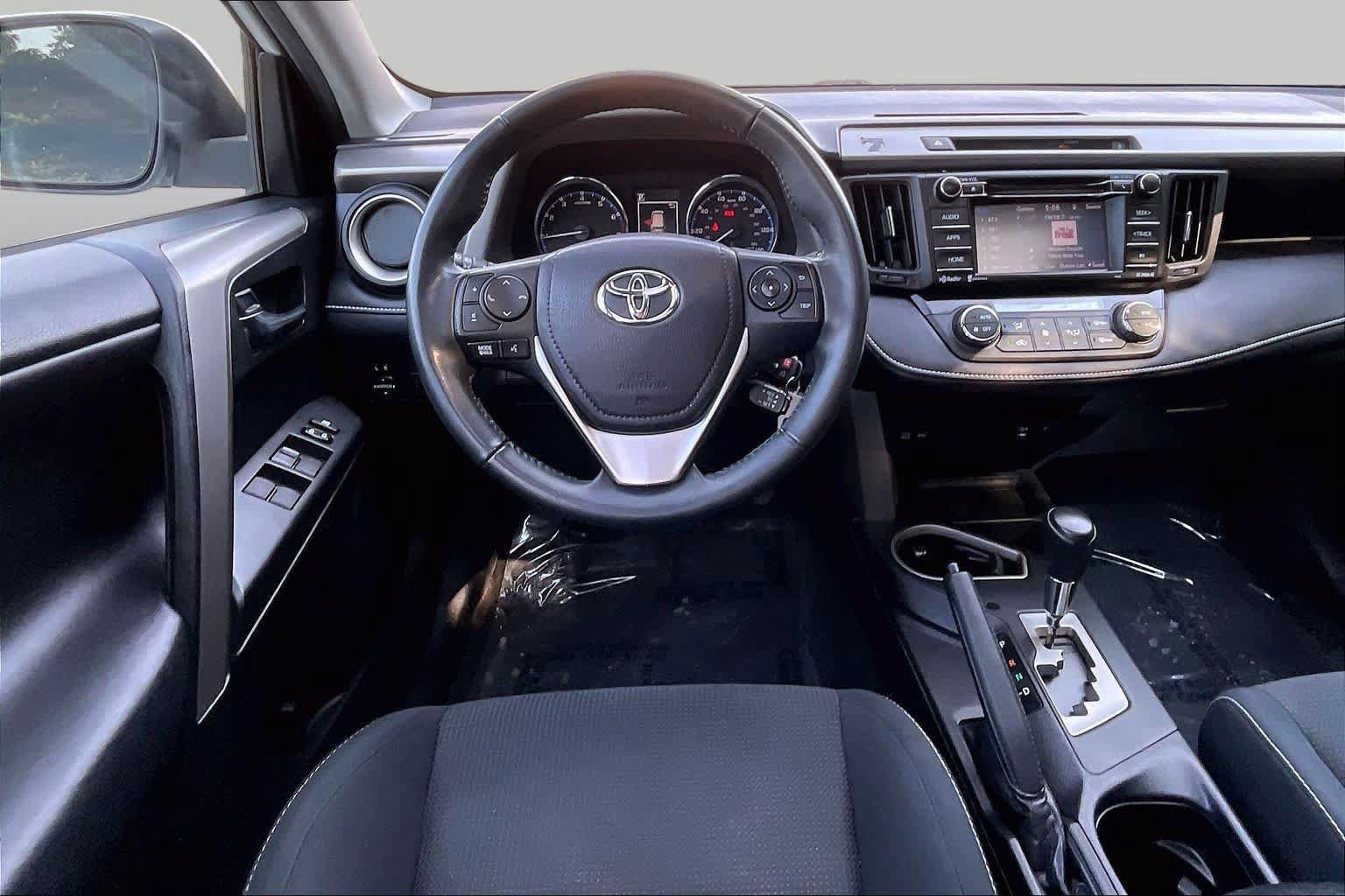 Used 2016 Toyota RAV4 XLE AWD/4WD image 5