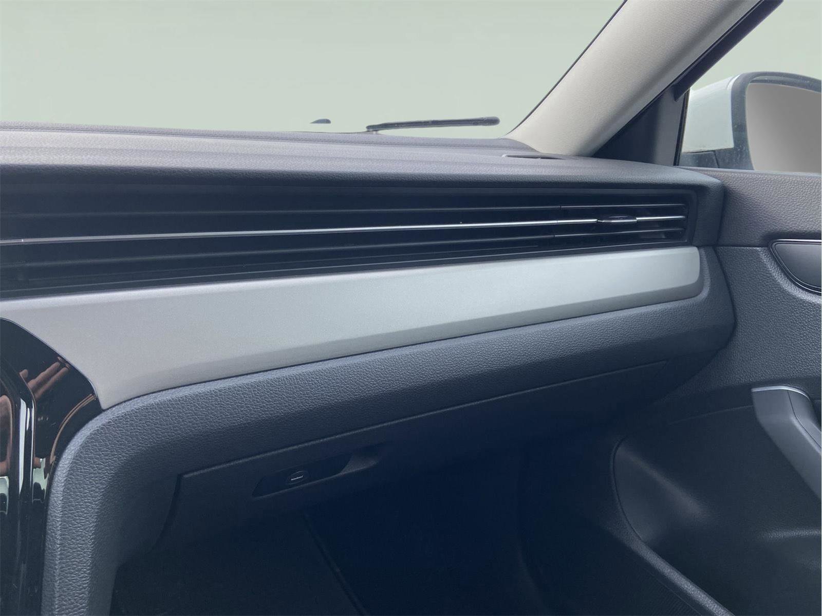 Used 2020 Volkswagen Passat 2.0T SE image 34