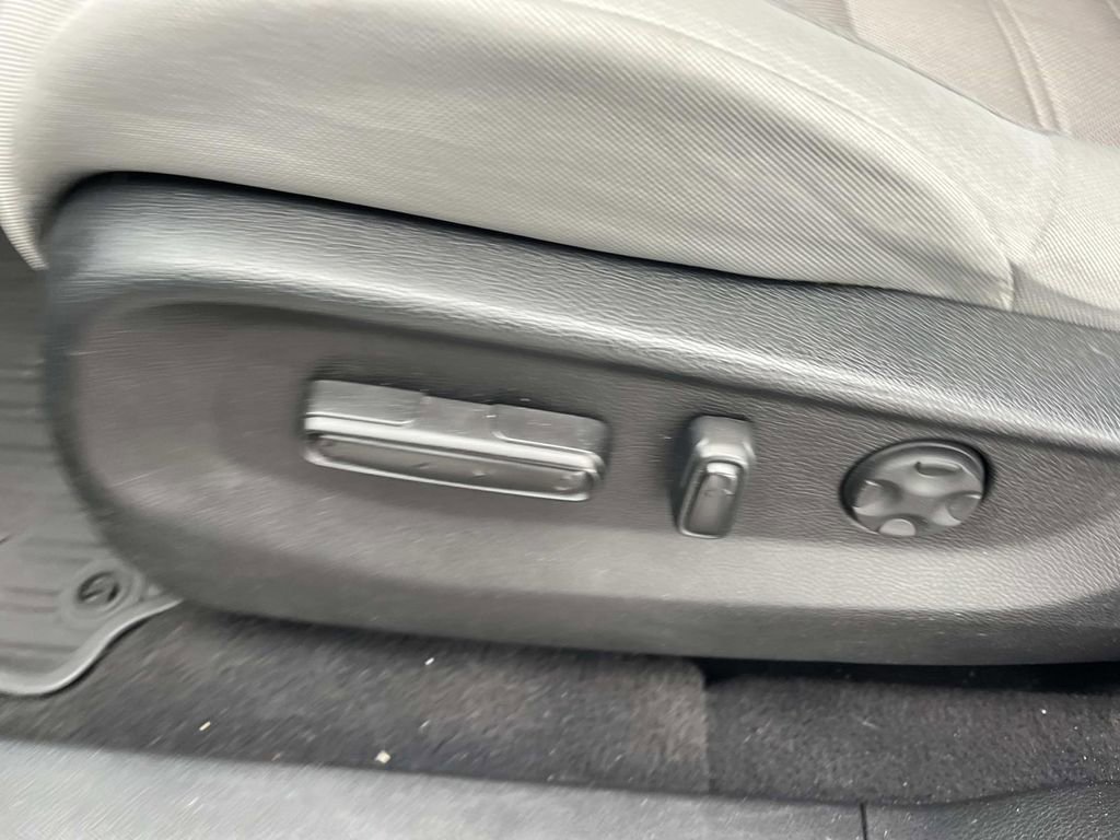 Used 2017 Honda CR-V EX image 29