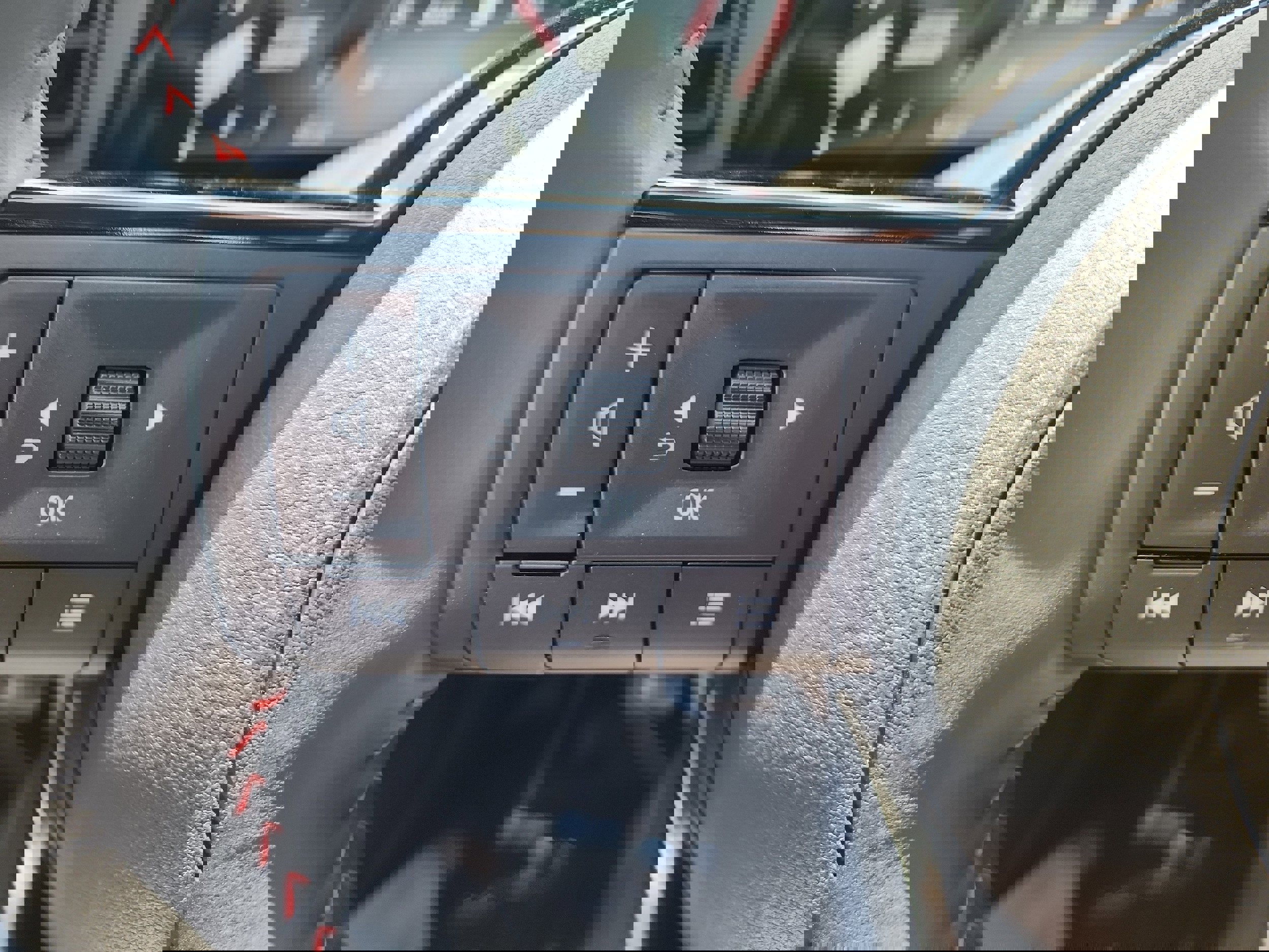 New 2025 Nissan Kicks SR image 18