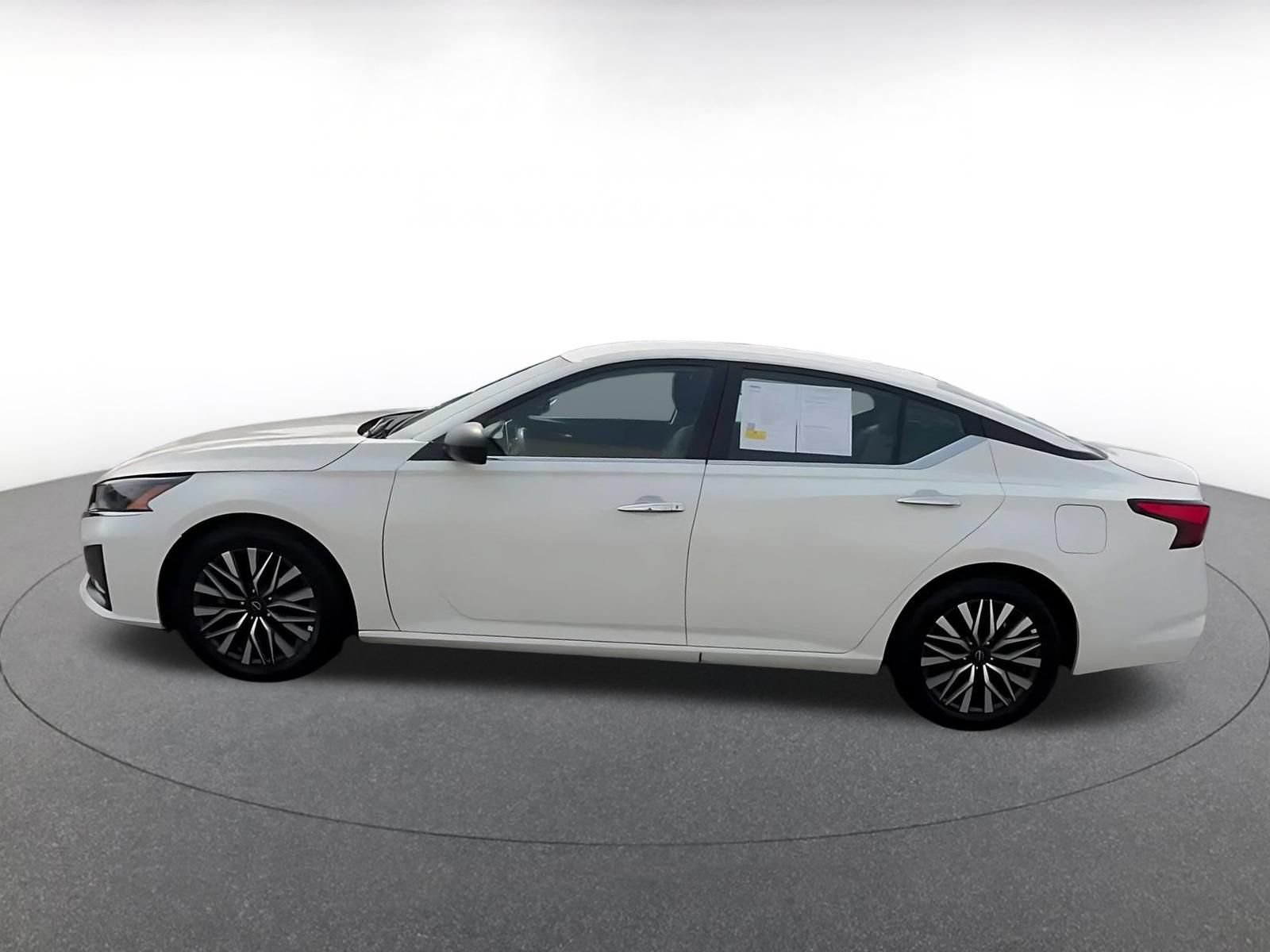 Used 2025 Nissan Altima 2.5 SV FWD image 8