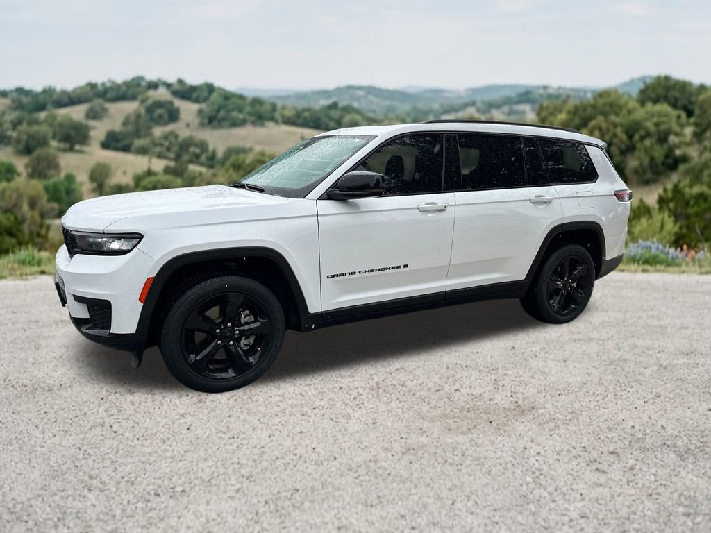 Used 2023 Jeep Grand Cherokee L Laredo RWD image 4