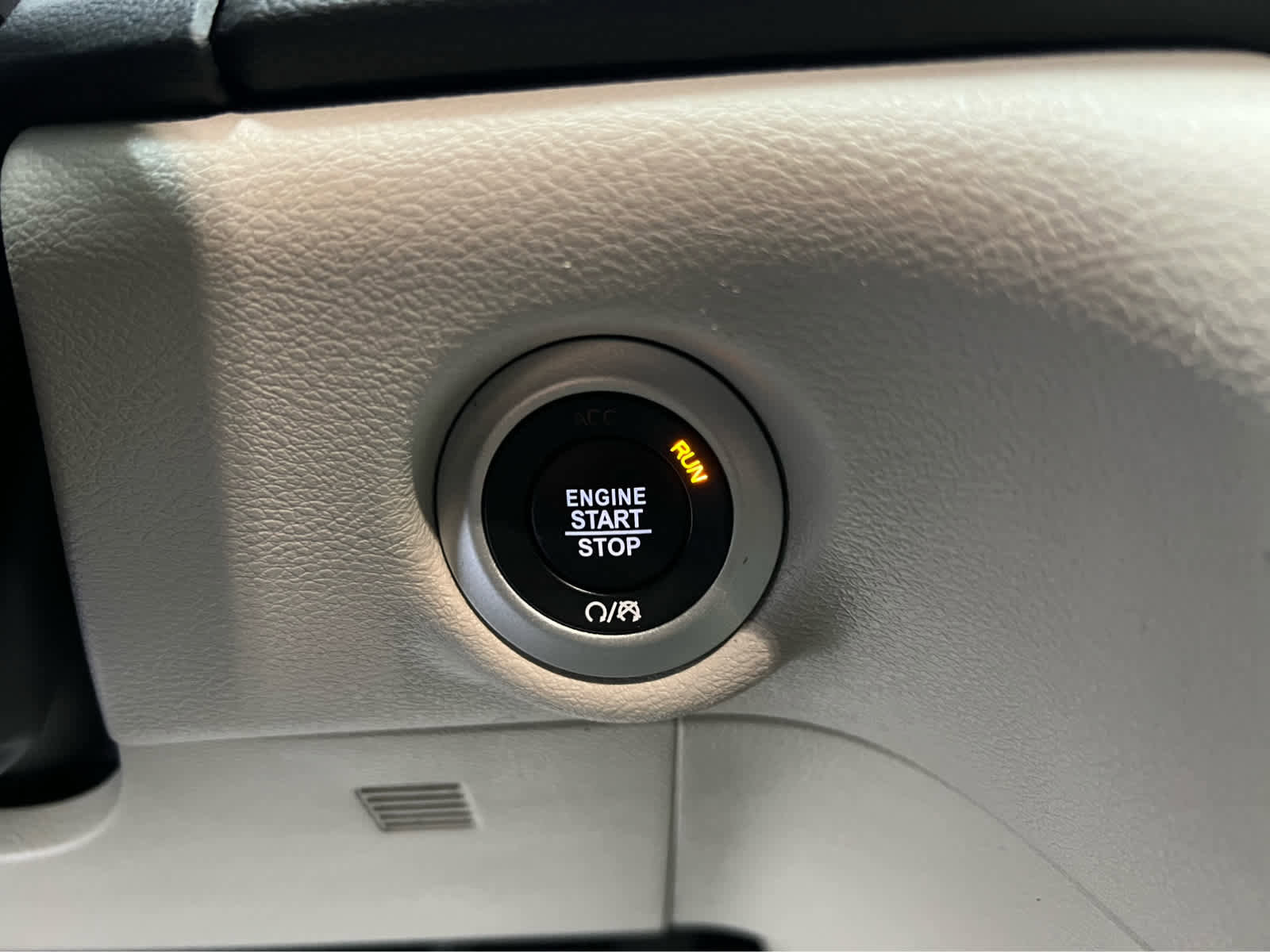 Used 2024 Chrysler Pacifica Touring-L image 20