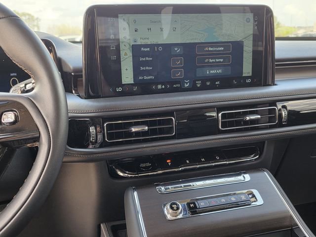 Used 2025 Lincoln Aviator Reserve w/ Luxury Package image 10