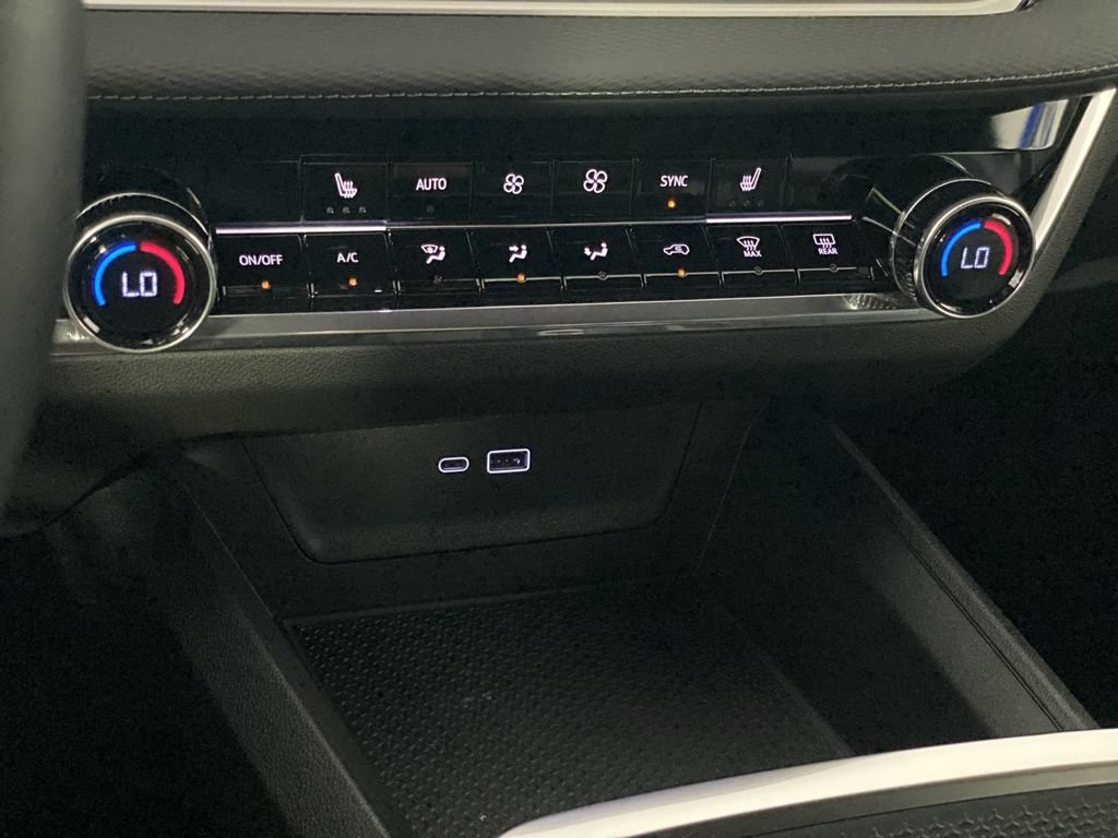Used 2025 Chevrolet Equinox LT w/ Convenience Package II FWD image 23
