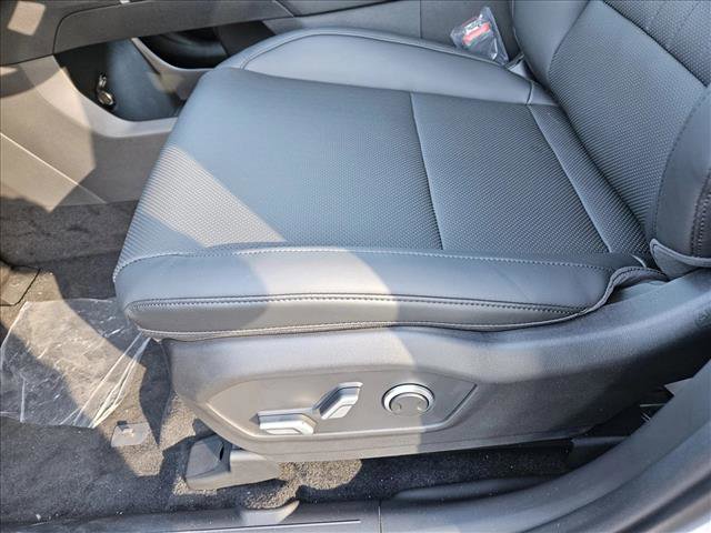 Used 2025 Hyundai Santa Fe SEL FWD image 2