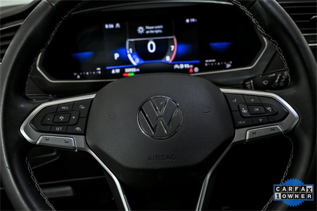 Used 2022 Volkswagen Tiguan SE w/ Panoramic Sunroof Package image 17