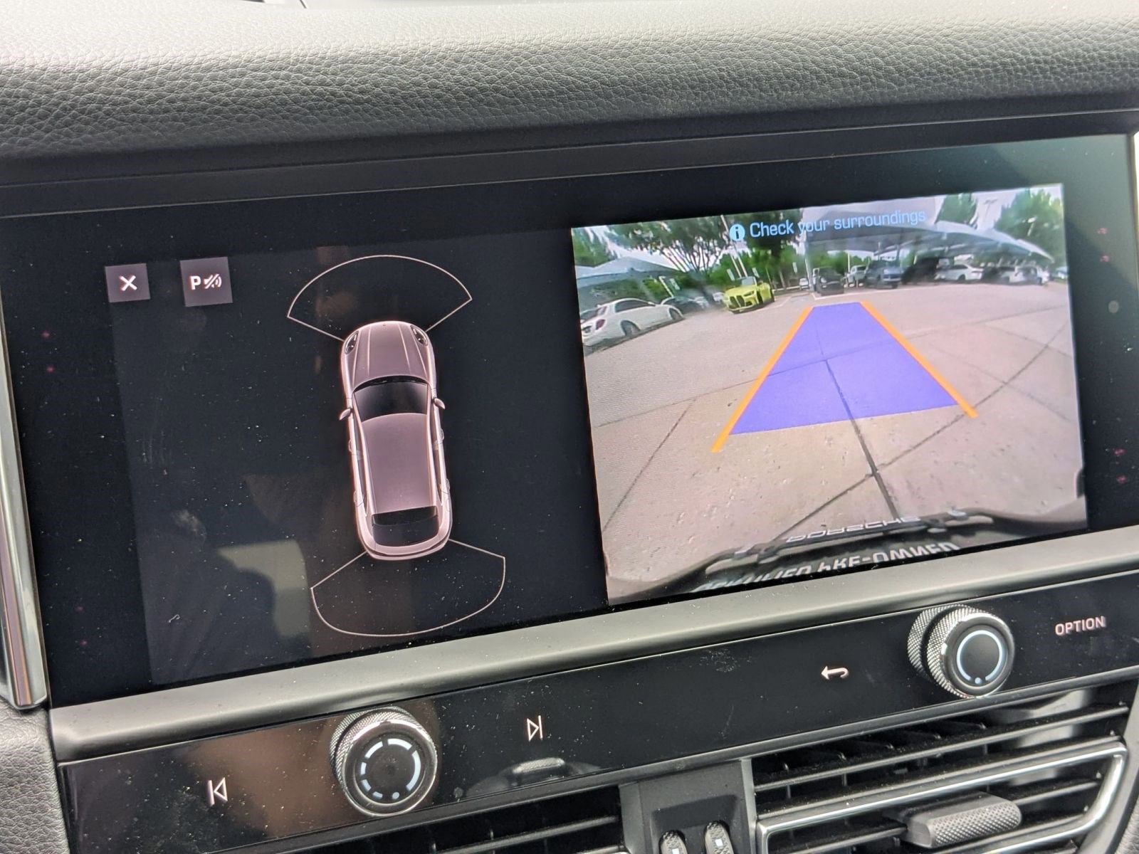 Certified 2025 Porsche Macan AWD/4WD image 18