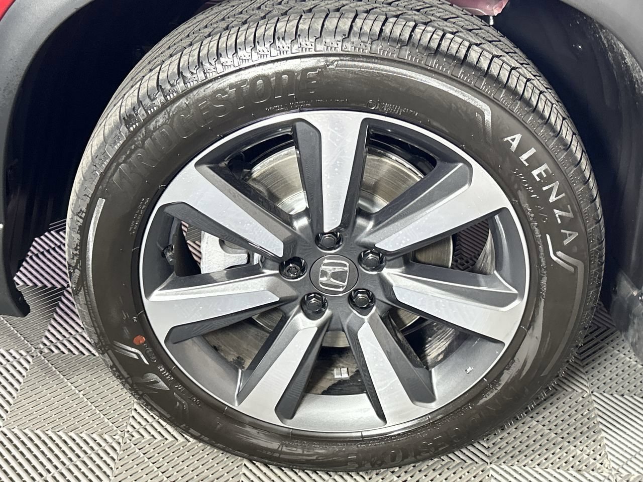 Used 2024 Honda Pilot Touring image 10