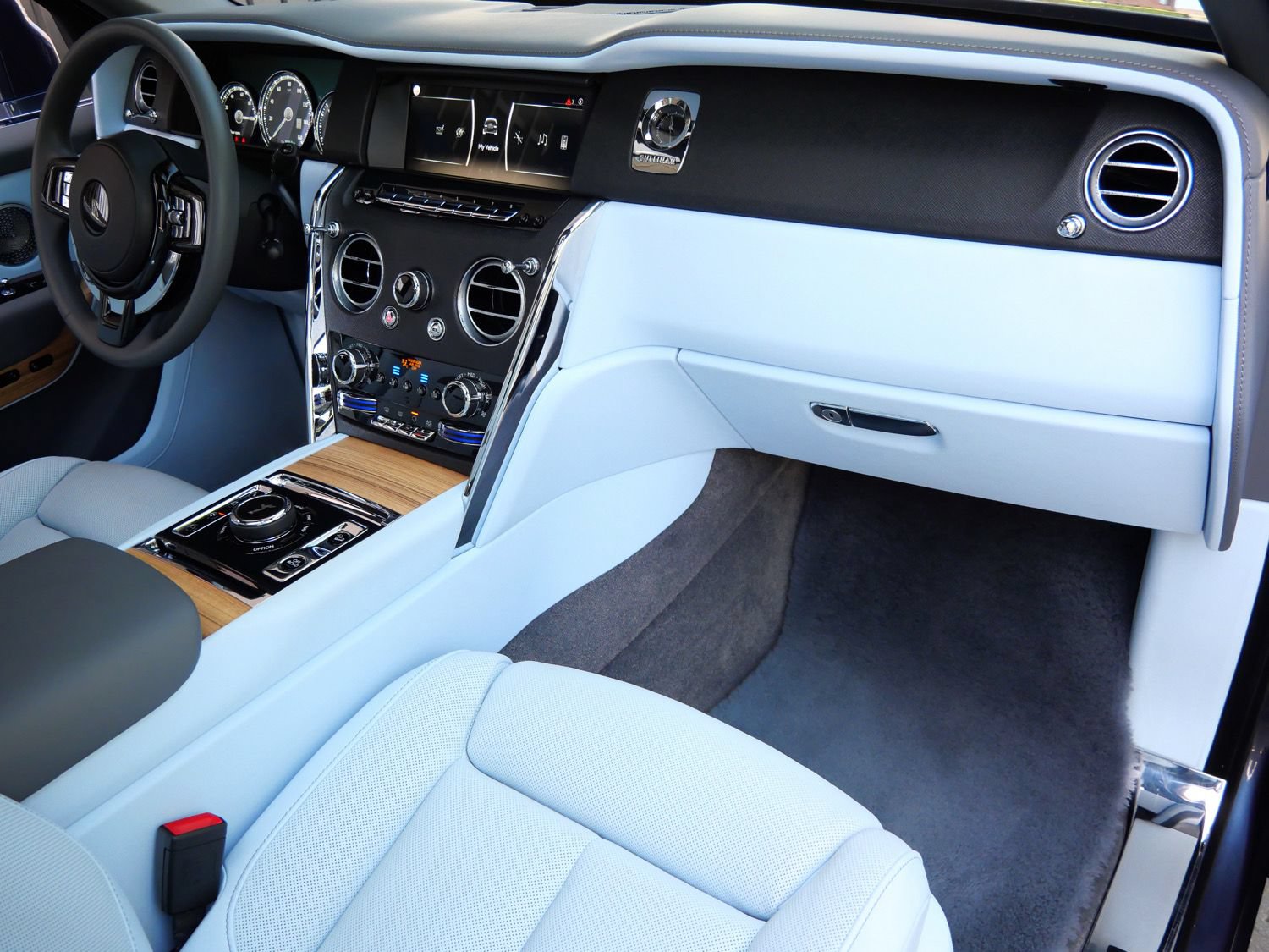 Certified 2023 Rolls-Royce Cullinan w/ Cullinan Package AWD/4WD image 18